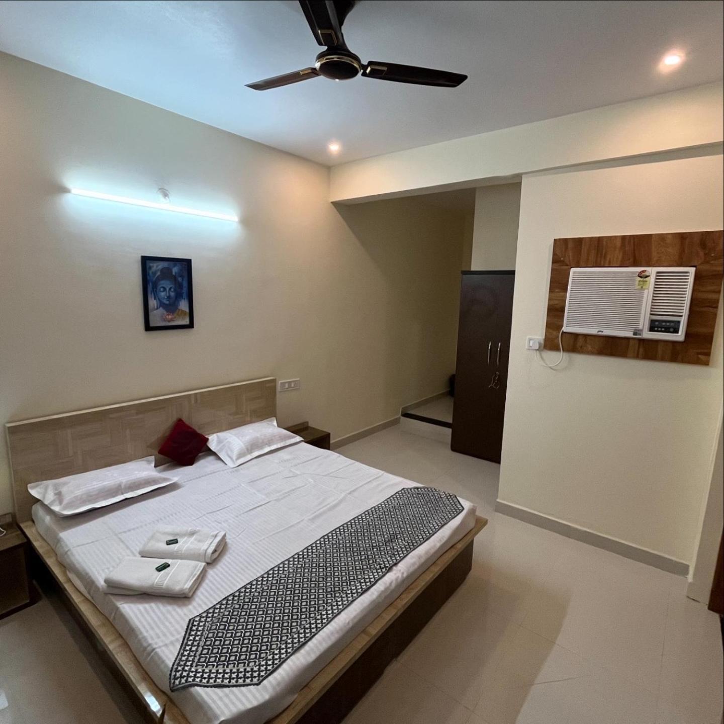 Hotel Shivashray Luxury Stays & Inn اوجاين المظهر الخارجي الصورة