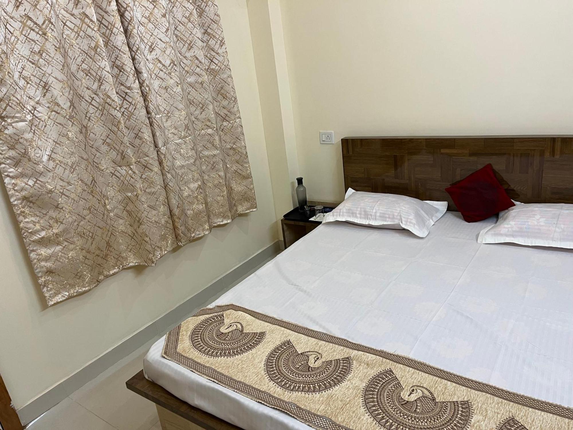 Hotel Shivashray Luxury Stays & Inn اوجاين المظهر الخارجي الصورة
