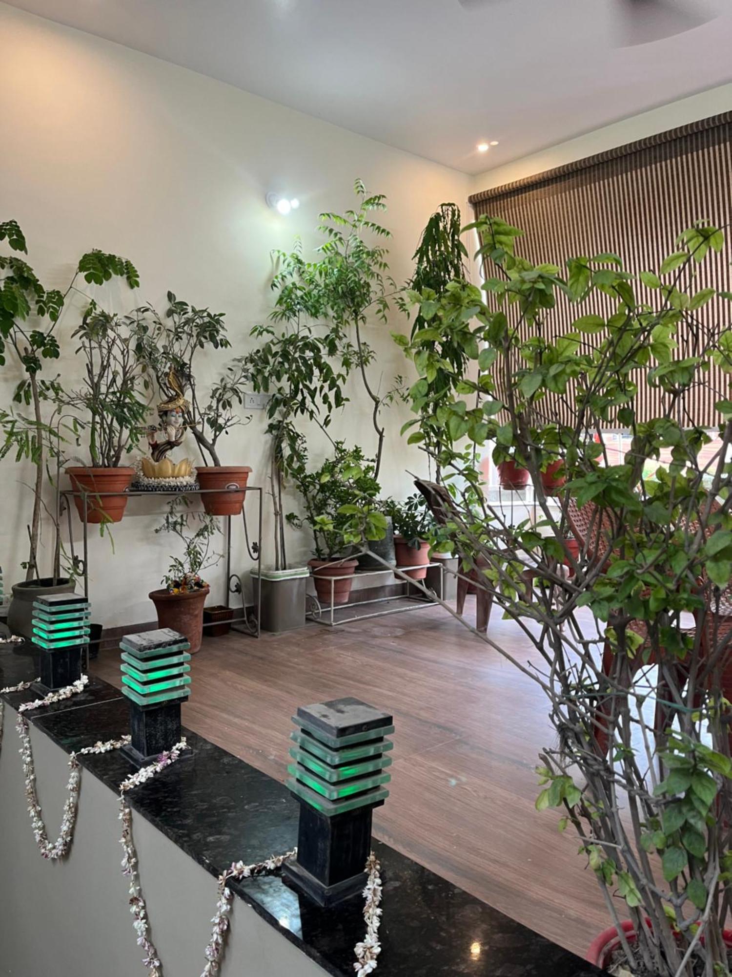 Hotel Shivashray Luxury Stays & Inn اوجاين المظهر الخارجي الصورة