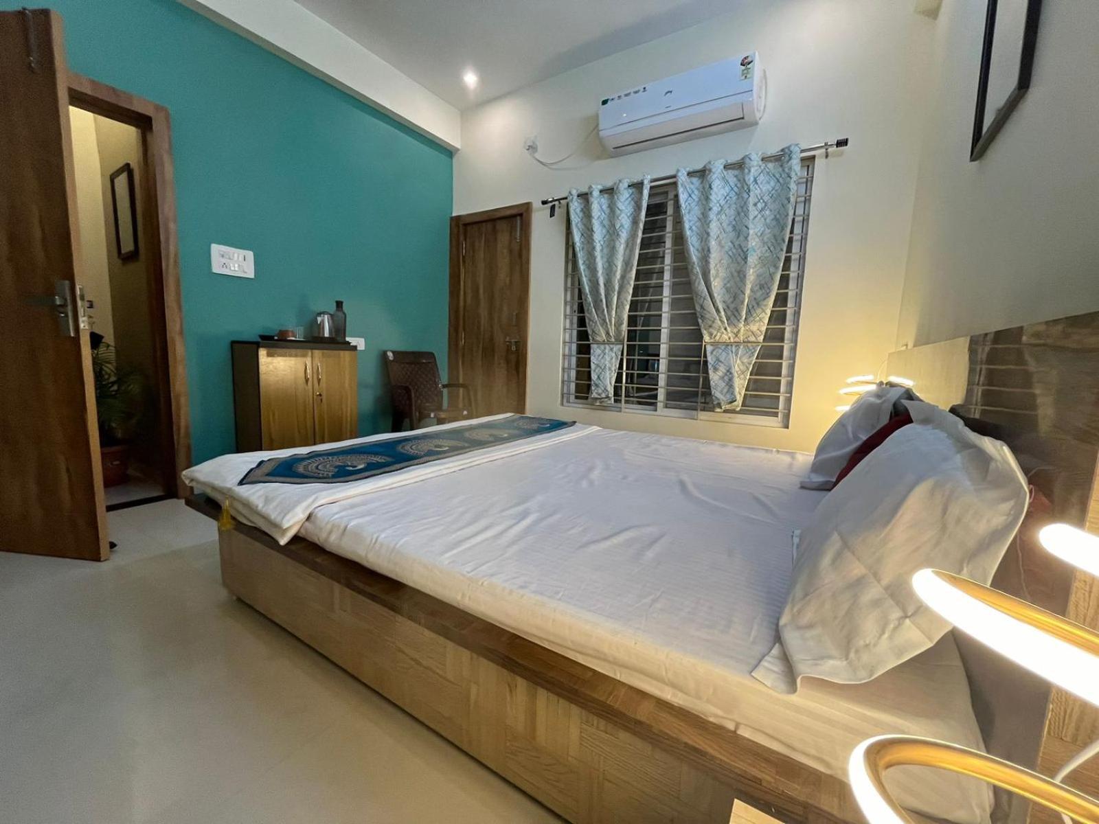 Hotel Shivashray Luxury Stays & Inn اوجاين الغرفة الصورة