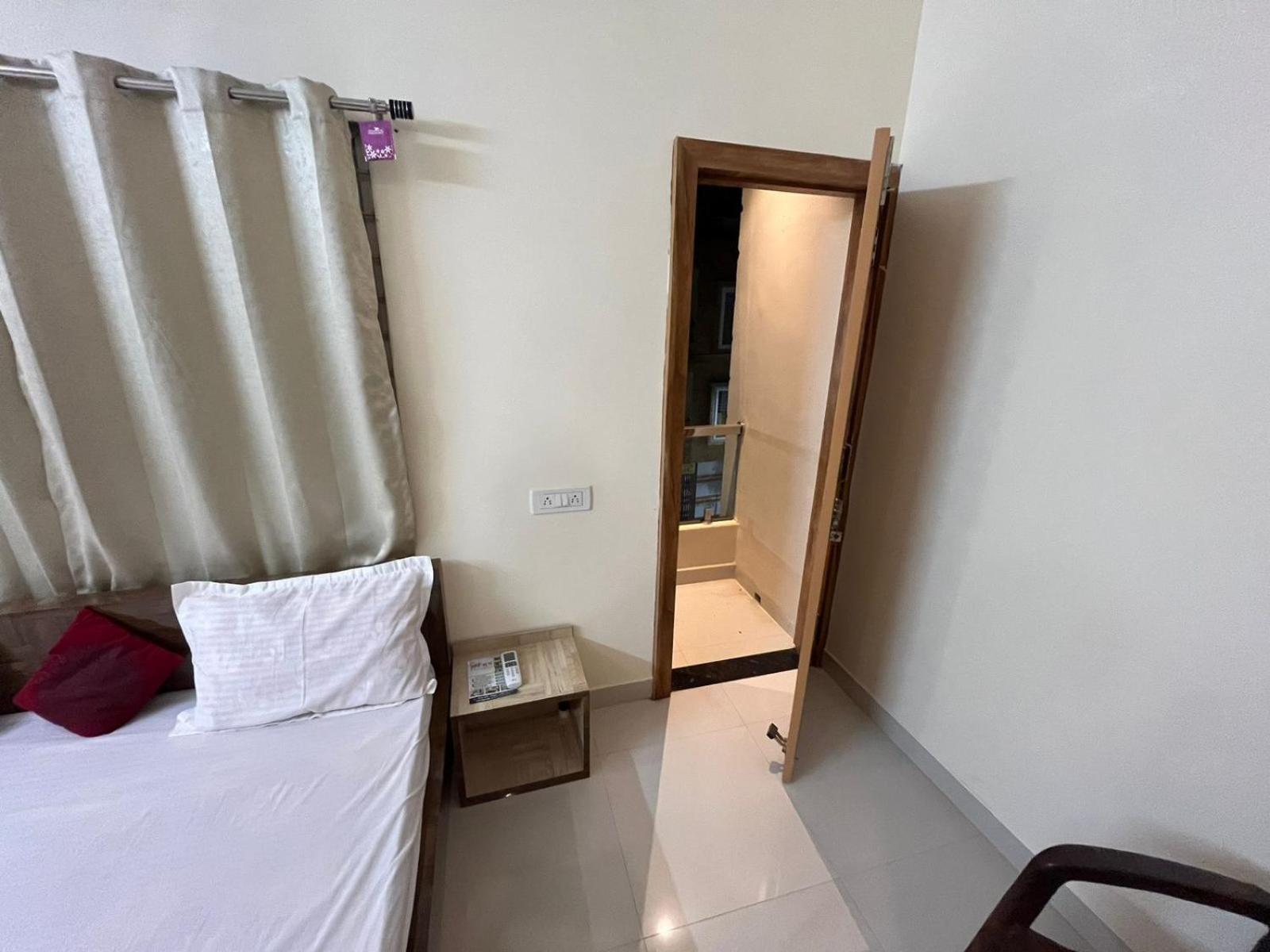 Hotel Shivashray Luxury Stays & Inn اوجاين الغرفة الصورة